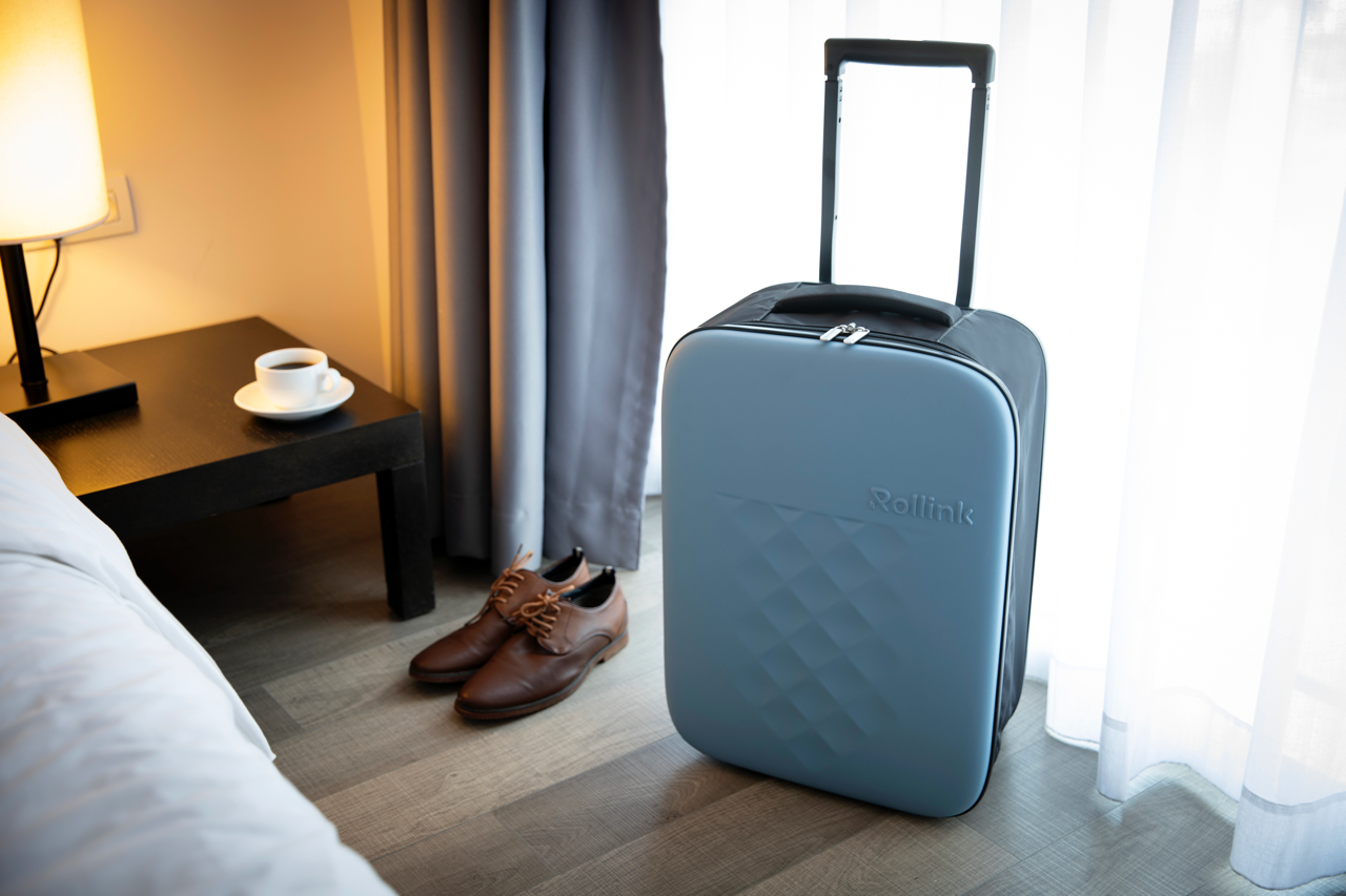 Rollink Flex Vega Air blue foldable suitcase in hotel room