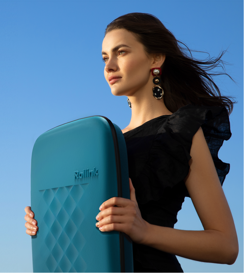 Rollink Flex Vega Air in deep lagoon being carried by women
